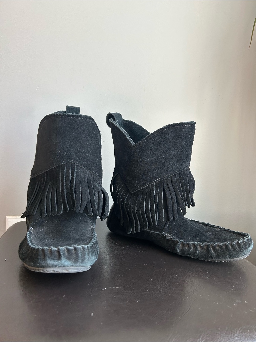 Manitobah Mukluks Black Suede Fringe “Okotoks” Short Moccasin Boots